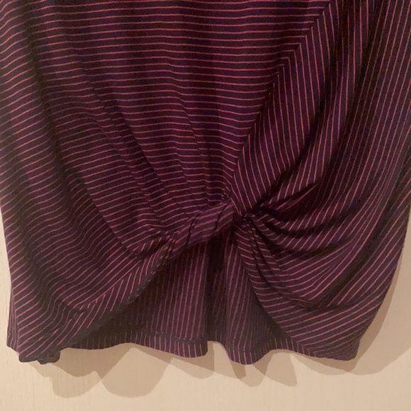 Women’s like new Small W5 burgundy/navy knot bottom top - Picture 2 of 3